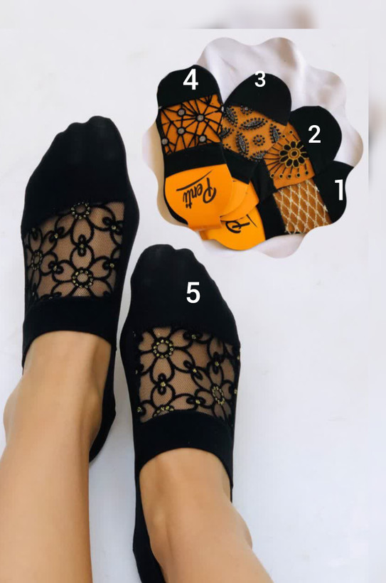 جوراب زنانه روفرشی کارشده Pru | مدل گیپوری فانتزی با طرح گل و هندسی