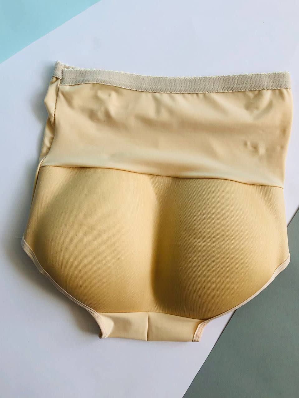 شورت زنانه پروتزی کاپدار حجم‌دهنده باسن رنگ کرم