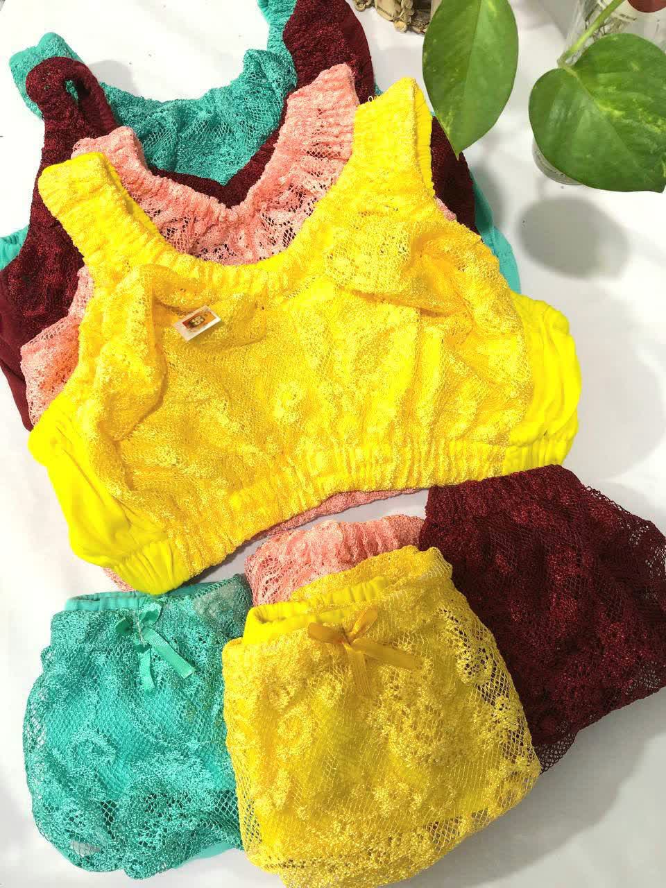 ست لباس زیر زنانه گیپور شامل سوتین بدون فنر با بند پهن و شورت هماهنگ، طراحی گلدار و فانتزی مناسب استفاده روزمره یا مناسبت‌های خاص