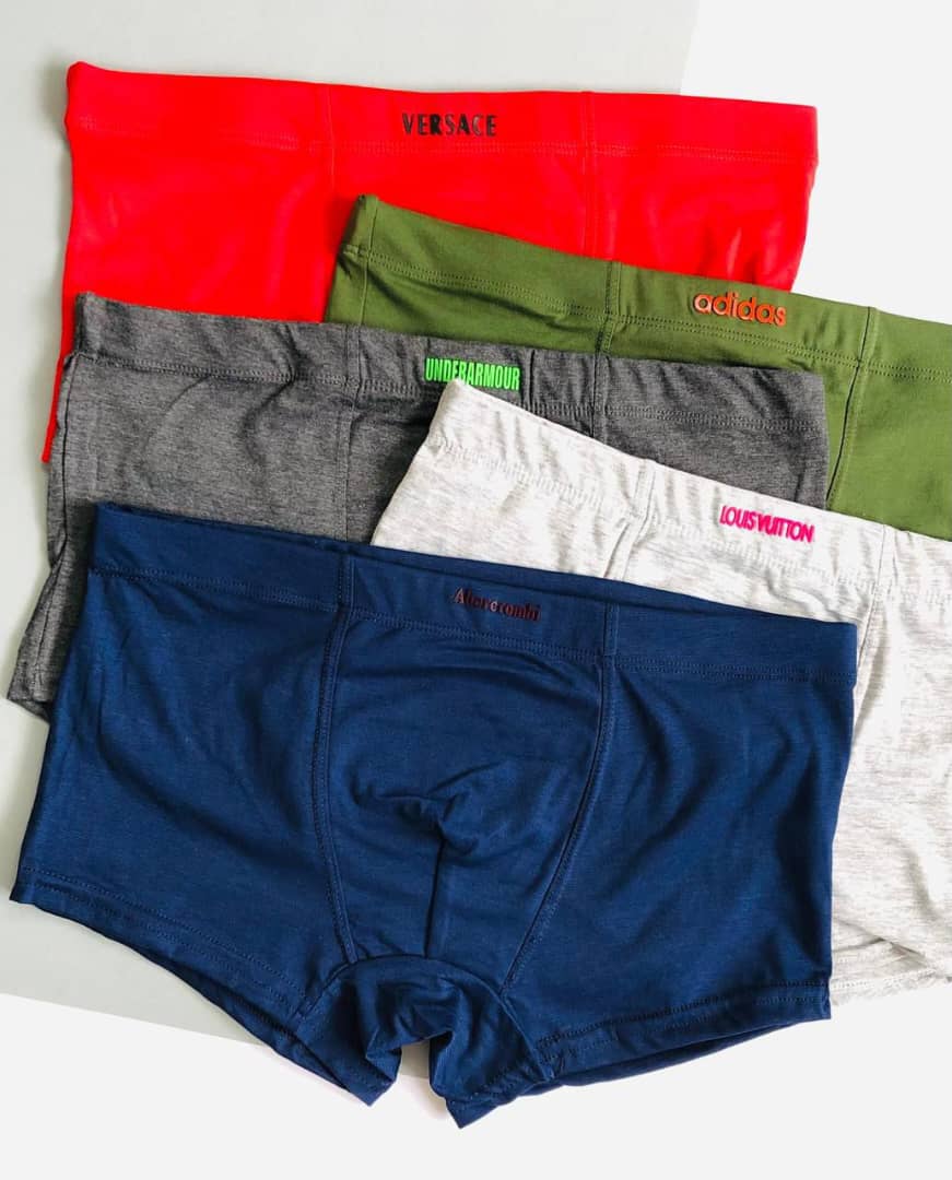 شورت‌های مردانه نیم‌پا لاکرا در رنگ‌ها و برندهای متنوع شامل