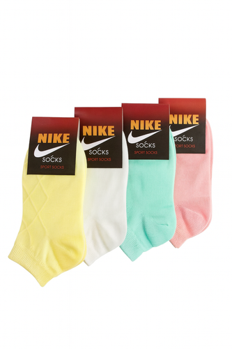 تصویر جوراب زنانه مچی با بافت برجسته در مدل فانتزی و مناسب استفاده روزمره و استایل اسپرت