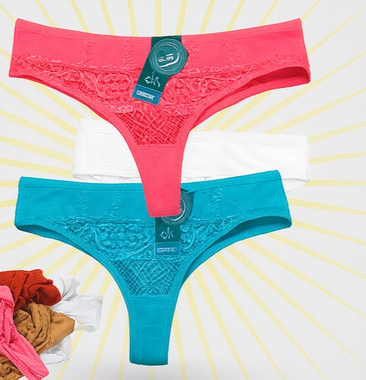 شورت‌های زنانه گیپوردار در رنگ‌های صورتی، آبی و سفید، با طراحی لطیف و فرم فیت، مناسب برای استفاده روزمره و مهمانی. همراه با بسته‌بندی رنگی شامل مدل‌های متنوع در رنگ‌های نارنجی، قرمز، کرم و سفید. انتخابی راحت، زیبا و اقتصادی برای بانوان خوش‌سلیقه