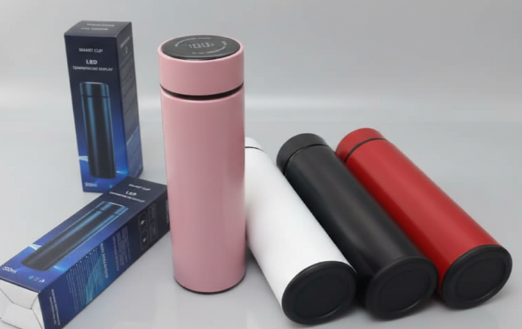 ماگ هوشمند Smart Cup با نمایشگر لمسی دما، درپوش حساس به دما و توضیحات طراحی ضدنشت و بدنه استیل.»